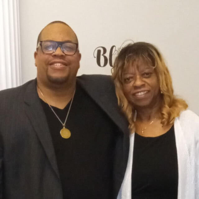Pastores Joyce y Troy Conley